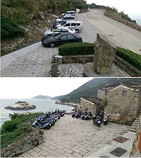 芹壁南面山入口處仍有許多汽機車停放,旺季來時情況會更嚴重。(圖/文:陳鵬雄)