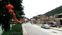 　&#22338;里村率先完成燈籠情境佈置，過完年就要迎接一年一度最熱鬧的元宵盛會。（圖／文：陳鵬雄）