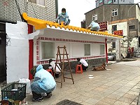 　國軍弟兄在春節前協助完工清水村公布欄、文化走廊刷新，增添春節年味。（圖／文：吳嘉榮）