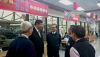 　立委陳雪生5日下午至機場關注台馬春運班機並與民航局長林志明等研商疏運計畫。（圖：立委陳雪生國會辦公室）