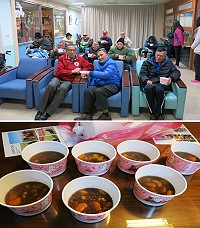 南竿鄉社區健康營造中心關懷社區,日前由學有專長中心人員及志工們,製作手工地瓜圓紅豆湯,並在紅會馬祖支會會長曹爾忠帶領下,前往大同之家問候老人家並奉上熱騰騰的紅豆湯,讓老人家熱在心裡。(圖/文:曹重偉)