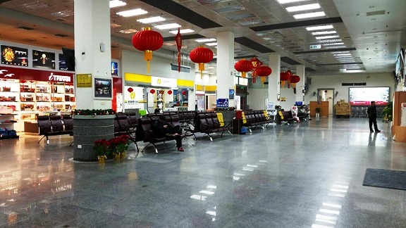 南竿機場11日正常飛航,機場沒有擁擠旅客。(圖/連江縣政府交通局)