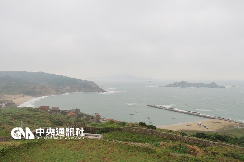 馬祖過往軍事色彩濃厚,近幾年開放觀光後,逐漸褪去 神秘的面紗,讓民眾一探軍事前線的自然風光。馬祖因 位居大陸沿岸,成為遷徙性候鳥遷徙的中繼站。 中央社記者呂欣憓攝 105年2月9日
