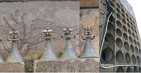 棄置的芹壁播音站大喇叭,經軍民各界努力獲得保留。旅遊界建議開發芹壁播音站為特色景點。(圖:王禮義、陳鵬雄)