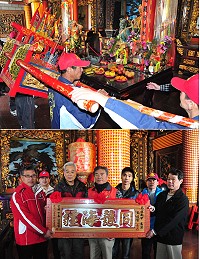雲林連德宮、台南鹽水武廟受邀來馬參加「白沙十五暝-馬祖蜂擺暝」盛會,昨天兩廟宇的媽祖、關聖帝君金身抵馬前往馬祖境天后宮會香,也為22日馬祖首次鹽水蜂炮施放活動拉開序幕。(圖/文:曹重偉)