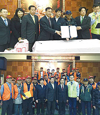 鹽水武廟、白沙平水尊王廟民俗文化交流合作記者會,鹽水蜂炮今年首度跨海遠征北竿,武廟管理人林益仁(上圖右3)、白沙平水尊王廟主委張文財(上圖右4)簽署兩廟合作備忘錄,台南市長賴清德(上圖右2)與連江縣長劉增應見證人,並與白沙旅台鄉親合影留念。(圖:本報資料室)
