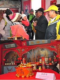 2016年北竿擺暝文化祭系列活動「神與人的鏈節」宗教體驗活動在橋仔村登場,求發財金、求籤、求子嗣活動吸引遊客熱情參加。(圖/文:馮紹夫)