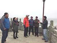 馬管處與縣府觀光局會同北竿鄉代會及鄉公所現勘橋仔阿南境、白沙327觀測所等開發計畫。(圖:北竿鄉公所提供)