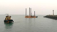 白沙碼頭改善工程展開設計規劃所需海上鑽探作業。(圖/文:陳鵬雄)