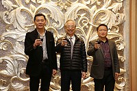 　福州市旅遊局副局長沈岳陽(左)、立榮航空首席副總經理陳雄智（中）、大陸連江縣旅遊局局長劉永希。（圖：立榮航空提供）