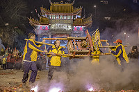 第11屆兩馬同春鬧元宵攝影比賽評選揭曉,陳沐雄作品《起駕》獲一等獎。(圖:陳沐雄提供)
