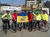 馬祖自由車委員會一行挑戰「一日北高」,全程總計380公里,昨晚凌晨正式出發。(圖:陳其平提供)