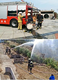 消防局南竿分隊與義消大隊在民眾公墓進行實兵消防搶救演練,模擬清明期間可能發生的墓地火災及山林失火等各種災害,實兵出動場面逼真。(圖/文:曹重偉)