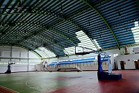 東引鄉體育館屋頂即將進行整修,網民建議縮短工期,以減緩對縣運的影響。(圖:資料照片)