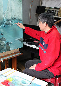 　邊城振輝今年參加第79屆「臺陽美術展」徵件，油畫作品榮獲優選，他也以家鄉風光推手為榮。（圖／文：曹重偉）