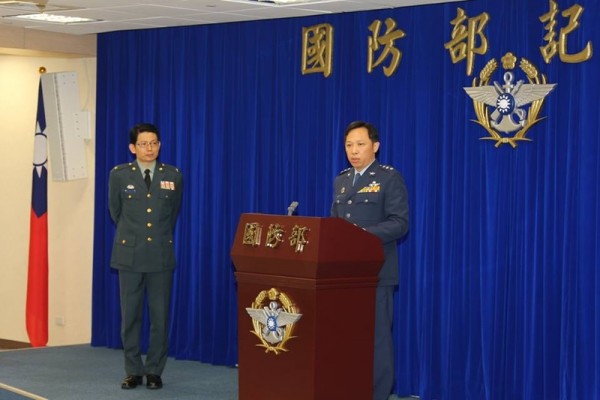 國防部人次室人事勤務處處長董培倫上校4月12日表示,民國49(1960)年共軍對金門地區實施砲擊,金門駐軍徹底壓制共軍砲火;國防部已啟動辦理身分核認作業,這些人可依法提出申請享有榮民就醫、就養等國家照顧。(國防部發言人臉書)