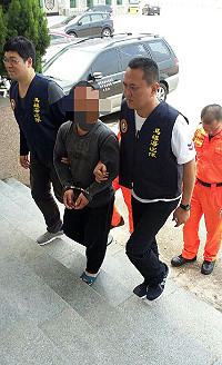 林姓大陸男子13日駕船欲非法入境莒光,馬祖海巡機警攔截圍捕。(圖:海洋巡防總局馬祖海巡隊)