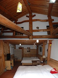 　津沙文化村建築為榫卯結構，梁柱皆由卡榫結合，不使用一根釘子；民宿內擺設古色古香，吸引古厝迷朝聖。（圖／文：楊凱棻）