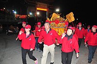 馬祖境天后宮今年度「媽祖聖誕國際祝壽慶典」遶境祈福熱力引爆,廟中媽祖及其他神明金身一起風光出巡。(圖/文:曹重偉)