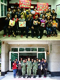 上圖:謝謝志工媽媽一年來的辛勞,給你按個讚!下圖:莫指揮官與防區軍職及聘僱媽媽們合影。(圖/文:陳玉笈)