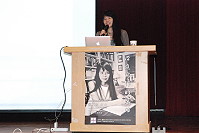 　作家鍾文音於4日晚間在民俗文物館主講「潛進寫作的深海」文學講座，分享她的寫作經驗。（圖／文：楊凱棻）