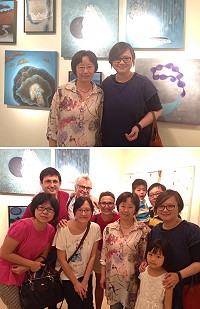 國立台灣藝術大學美術學系副教授黃小燕蒞臨開幕茶會和李若梅合影。許多民眾,包括李若梅的外國友人都到場參加開幕茶會。(圖:李若梅提供)