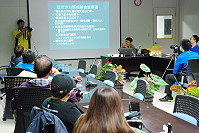 　14日的藍眼淚達人帶路攝影專班共有16位學員報名，由攝影學會會員陳書儒講解拍攝技巧。（圖／文：楊凱棻）