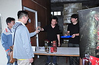 　馬祖酒廠開放端節配售酒試飲，透過試喝避免購買疑慮。（圖／文：馮紹夫）