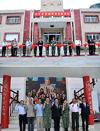 北竿塘岐迎賓館整修落成,馬防部舉辦啟用剪綵儀式,地方各界共同見證歷史蛻變成果。(圖/文:陳鵬雄)