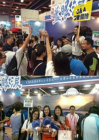 　觀光局在台北國際觀光博覽會C區 1030布置展區，以馬祖「藍眼淚」為主題，相當吸睛。（圖：觀光局提供）