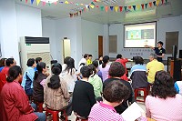 「傳染病衛教宣導暨有獎徵答活動」,吸引滿場鄉親前往聆聽。(圖/文:宋幸儒、莒光健康營造中心)