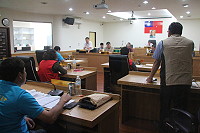 　南竿鄉代會第2天鄉政總質詢，代表們關切火砲射擊睦鄰經費運用等多項議題。（圖／文：吳嘉榮）