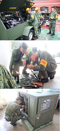 (上圖)檢查官一一檢查表上的裝備項目。(中圖)受測弟兄熟練且積極地保養輕兵器裝備。(下圖)受測弟兄熟練操作緊急戰備發電機。(圖/文:呂鎮宇、邱毓凱)