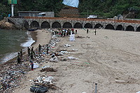 　南竿鄉公所聯合馬防部國軍弟兄50人，3日上午於復興展開淨灘活動。（圖／文：吳嘉榮）