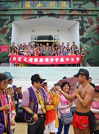 (上圖)敬軍團員於勝利山莊前合影。(下圖)團員們參加有獎徵答活動,由兩棲連弟兄贈送海龍蛙兵臂章。(圖/文:呂鎮宇)