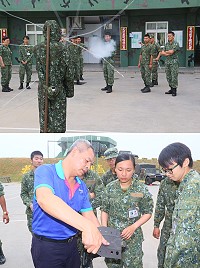 (上圖)受訓人員以人偶為假想敵實施捕捉器模擬訓練。(下圖)教官展示多功能圓鍬各種用途。(圖/文:陳玉笈)