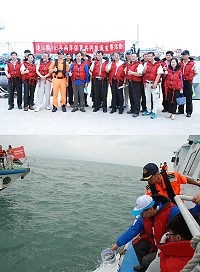 　縣府與福州市海洋與漁業局共同舉辦2016年兩岸保育共同放流宣導活動，縣長劉增應率領各局室一級主管搭乘海巡巡邏艇至兩岸中線進行放流魚苗作業。（圖／文：楊凱棻）