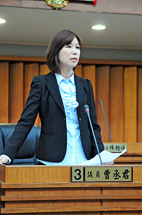 　議員曹丞君進行質詢。（圖／文：曹重偉）