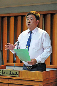 　議員陳貽斌進行質詢。（圖／文：曹重偉）