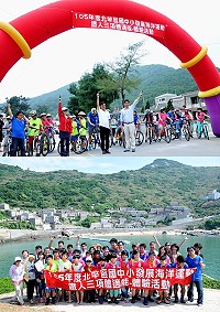 北竿三校共26位畢業生完成挑戰鐵人三項,登上芹壁龜島領取證書。(圖/文:陳鵬雄)