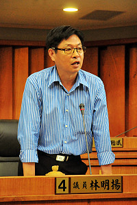 　議員林明揚進行質詢。（圖／文：曹重偉）