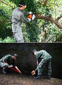 (上圖)弟兄將傾倒的枯木鋸除。(下圖)弟兄們合力清除水溝樹葉及污泥。(圖/文:陳玉笈)