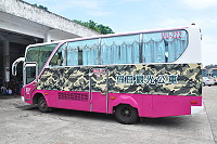 　南竿假日觀光公車漆上醒目的迷彩圖案，本週六（7月2日）正式上路。（圖／文：馮紹夫）