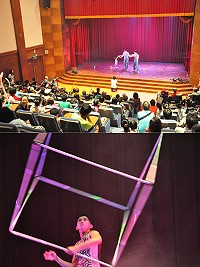何歡劇團巡迴義演抵達馬祖,吸引滿場觀眾欣賞表演,一連串精彩演出讓大家驚呼連連,掌聲不斷。(圖/文:馮紹夫)