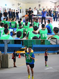 (上圖)國防部鑑測官郭士官長提醒鑑測注意安全。(下圖)隊本連楊仲麟士官長奪得佳績。(圖/文:呂鎮宇)