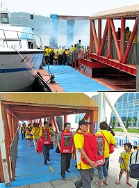 馬祖北極玄天宮宗教發展協會大陸武當山進香活動昨天(7月10日)圓滿落幕,下午2時搭乘專船閩珠捌號返家,從黃岐直接返回南竿福澳港,雖然回程受到「尼伯特」影響比原定晚兩天,但不影響大家出遊興致。(圖/文:曹重偉)