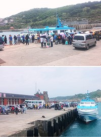 「尼伯特」颱風遠颺,島際交通船「東海明珠」恢復南竿—東引航線,碼頭再現人潮。(圖/文:陳其敏)