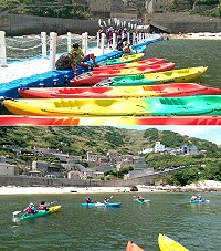 鏡澳水域今夏很繽紛,不少遊客下海體驗操舟樂趣。(圖/文:陳鵬雄)