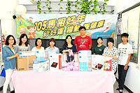 　健康減重馬祖最行！「馬祖好年行好運躍動舞健康」減重活動第一階段成果發表及公開抽獎活動，共256人參與，總減重公斤數已達515.7公斤，提前達成本縣分配目標400公斤；衛生局秘書陳麗玲鼓勵首階段成功減重者及主持第一階段摸彩。（圖／文：曹重偉）