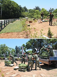 建設局昨天提供草皮並聯合國軍弟兄一同佈置成功山小公園。(圖/文:吳嘉榮)